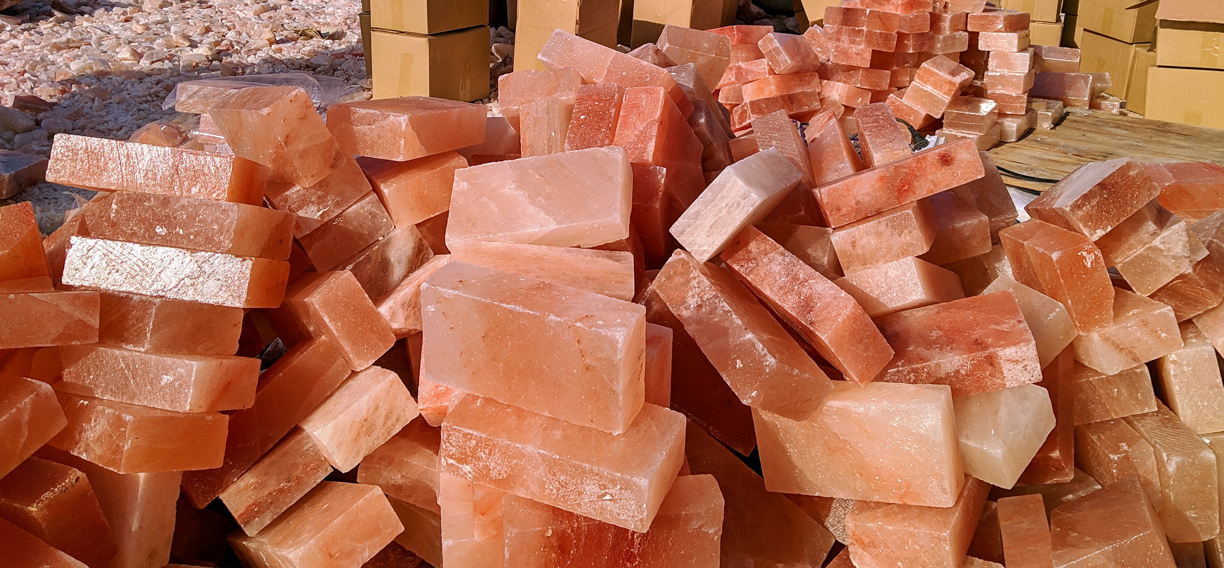Full shipment of Himalayan salt bricks for UK spas
