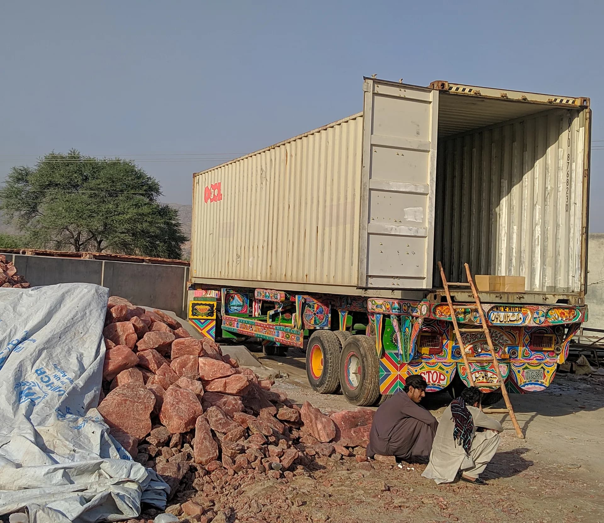 UK-bound Himalayan pink salt bricks export