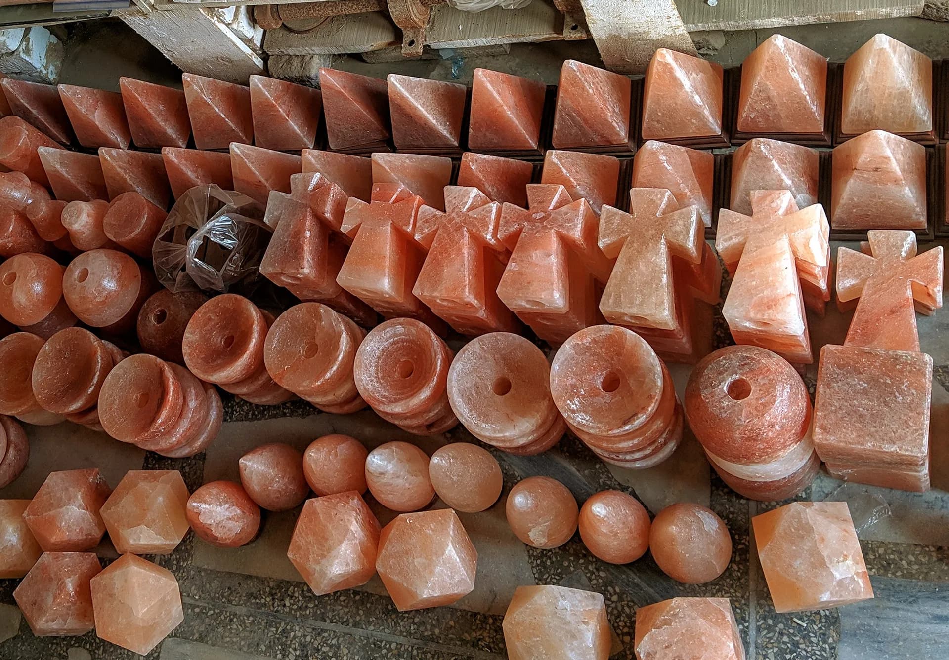 Salt lamps packed for Jebel Ali UAE export