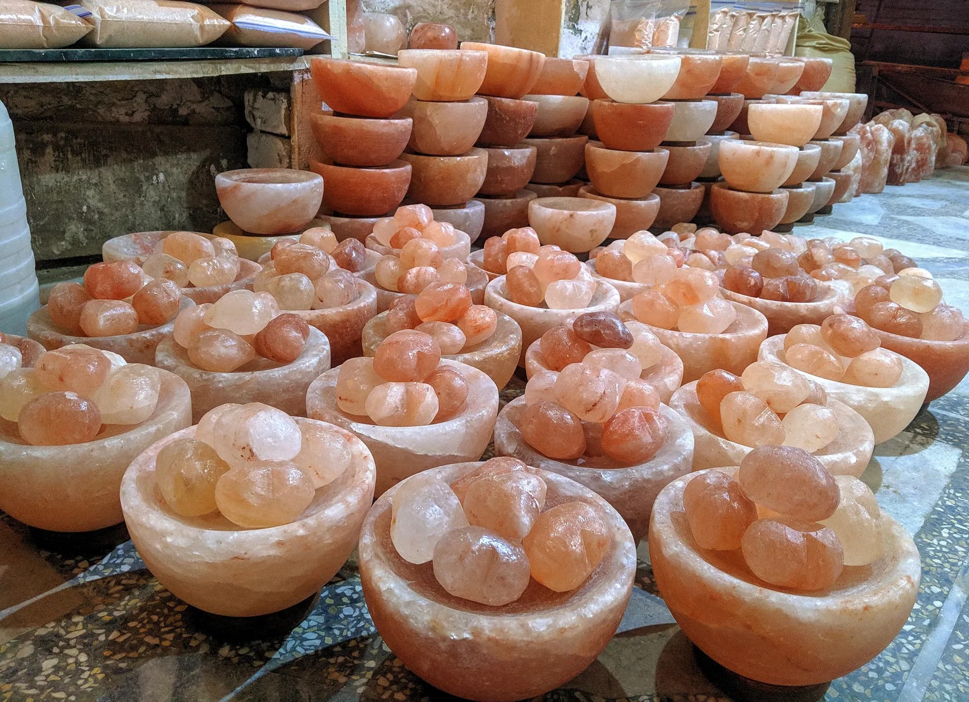 Premium salt lamp shipment to United Arab Emirates