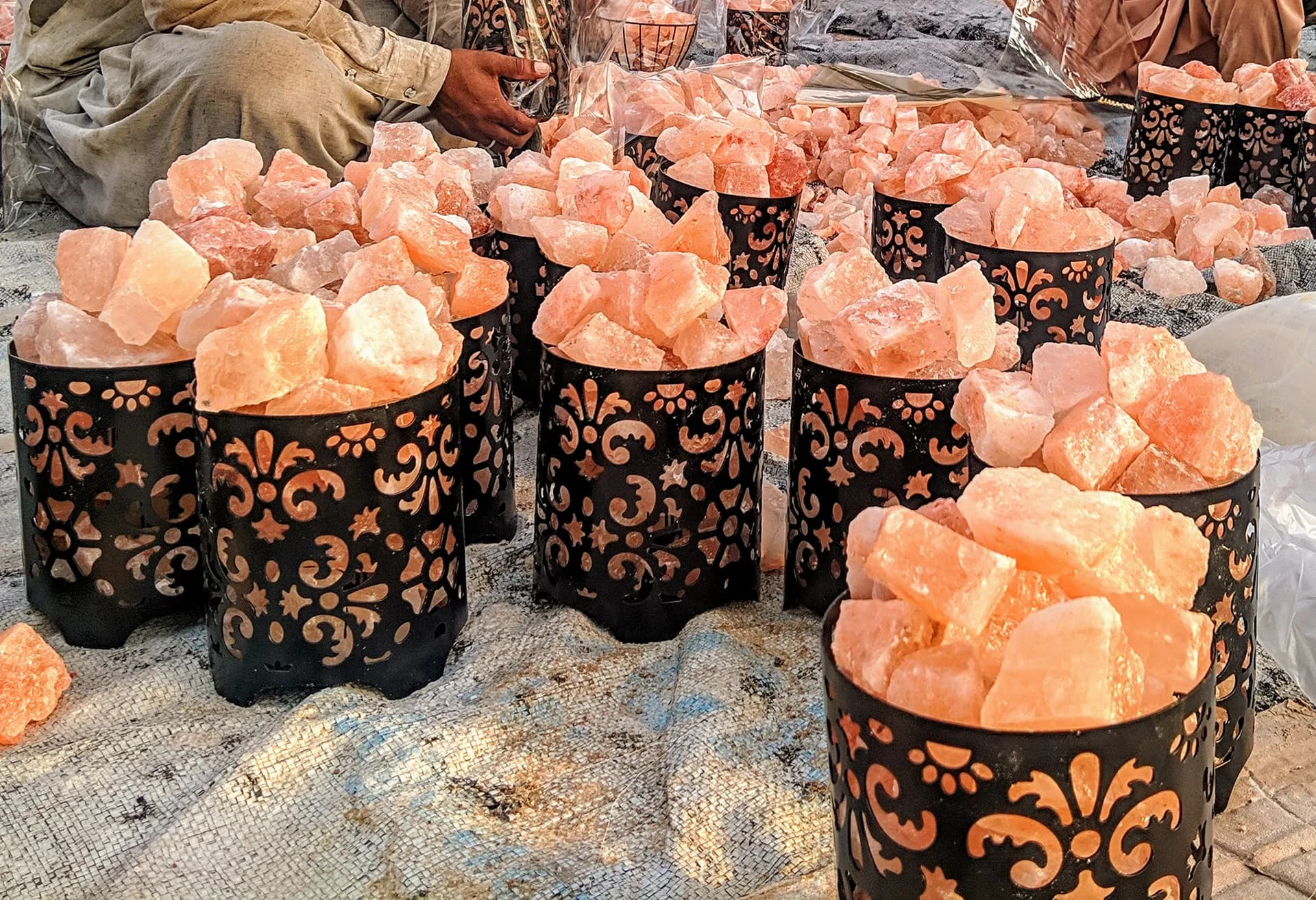 LCL shipment of salt lamps and crafts for UK